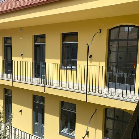 Honest Karlin Praga Exterior foto