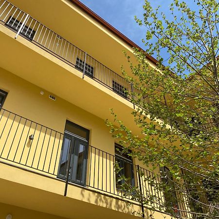 Honest Karlin Praga Exterior foto