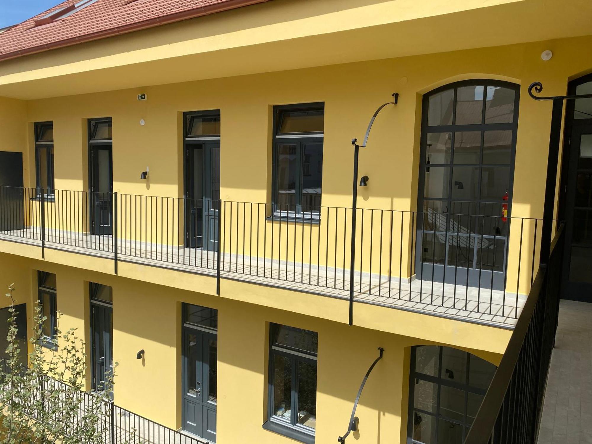 Honest Karlin Praga Exterior foto
