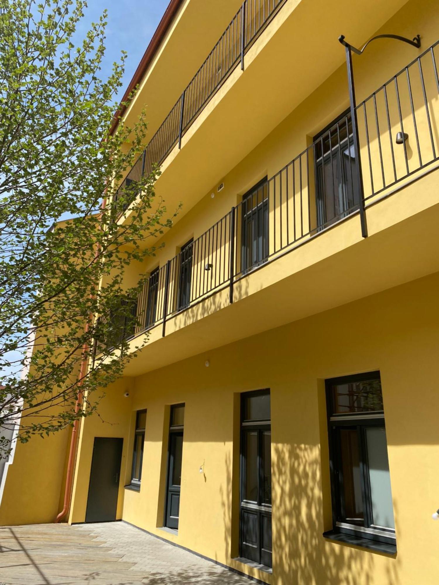 Honest Karlin Praga Exterior foto