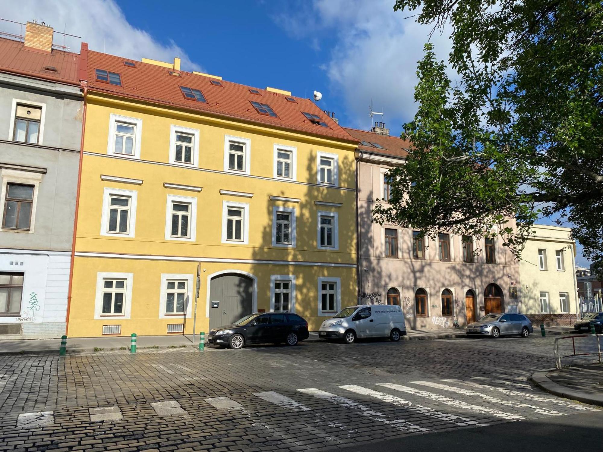 Honest Karlin Praga Exterior foto