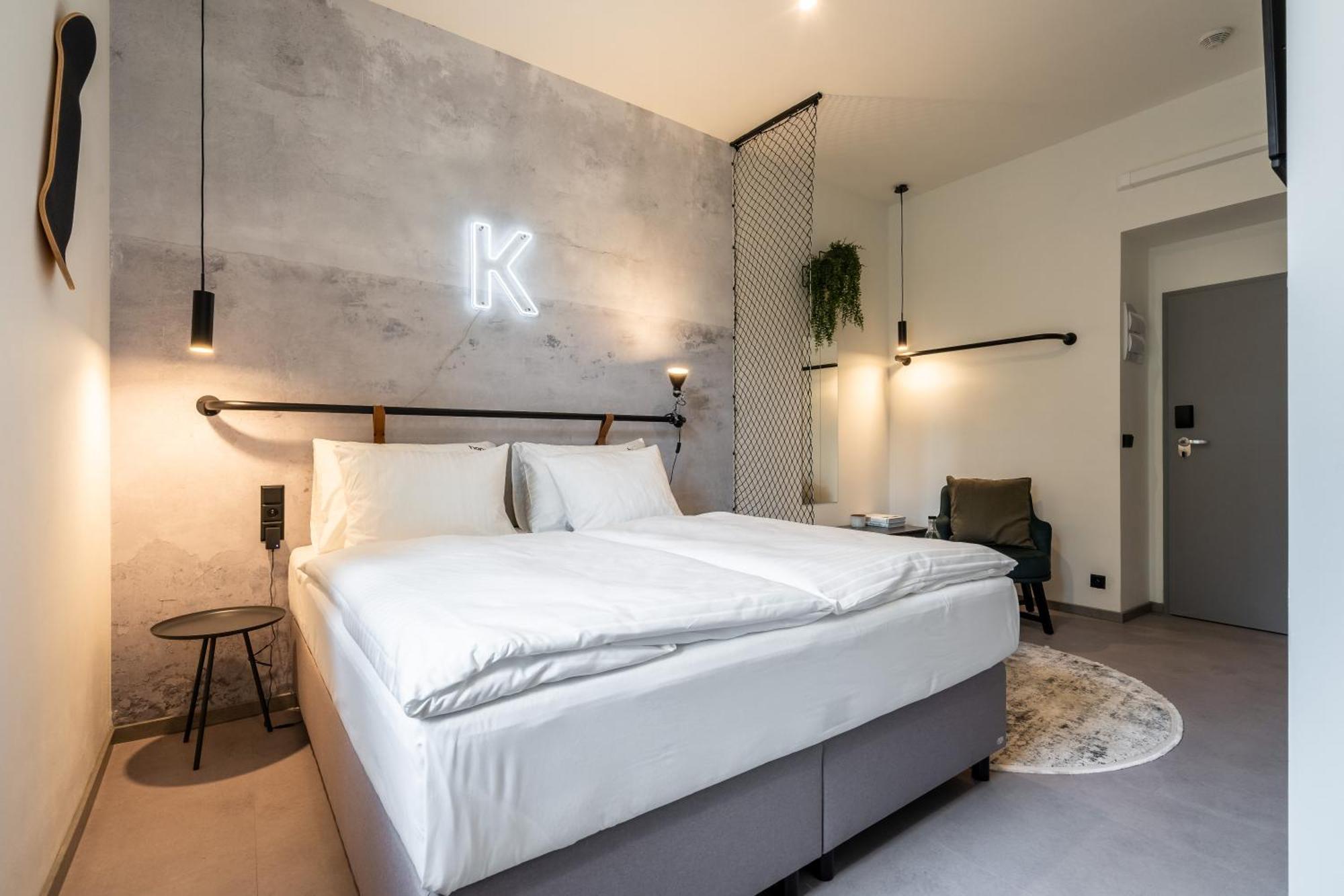 Honest Karlin Praga Exterior foto